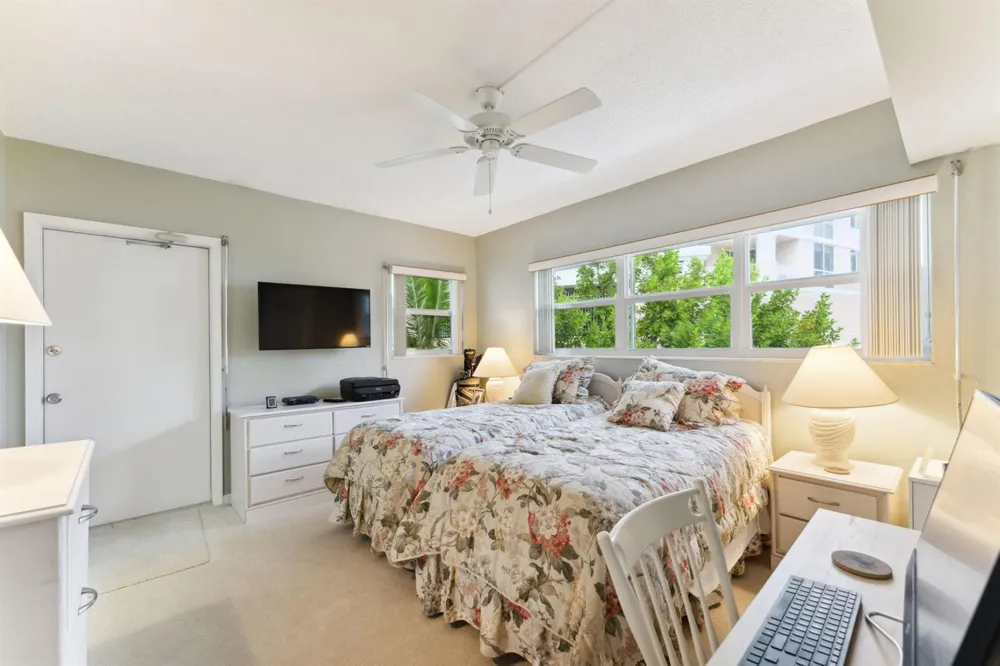 1470 S Ocean Boulevard #1002 Lauderdale By The Sea, FL 33062