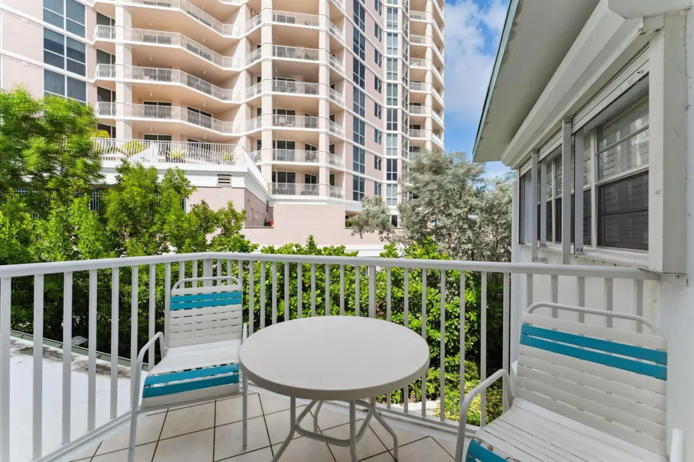 1470 S Ocean Boulevard #1002 Lauderdale By The Sea, FL 33062