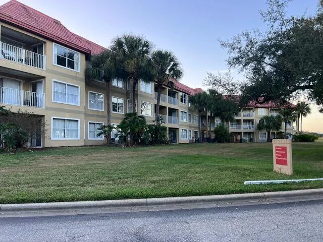 6337 Parc Corniche Dr Drive #2111 Orlando, FL 32821
