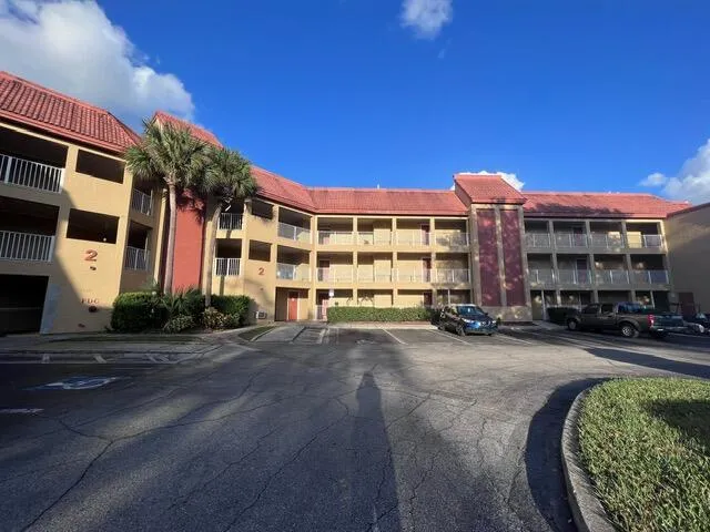 6337 Parc Corniche Dr Drive #2111 Orlando, FL 32821