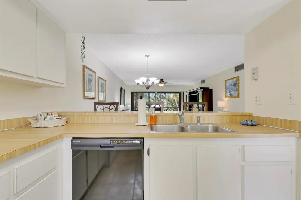 1600 NE Dixie Highway #10-203 Jensen Beach, FL 34957