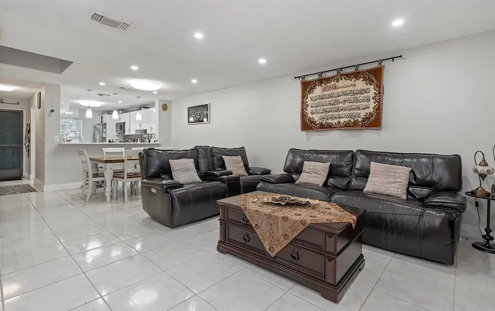 1177 NW 98th Terrace #132 Pembroke Pines, FL 33024