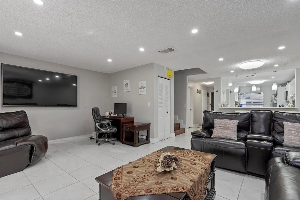1177 NW 98th Terrace #132 Pembroke Pines, FL 33024