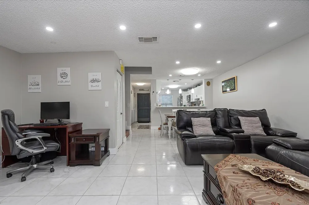 1177 NW 98th Terrace #132 Pembroke Pines, FL 33024