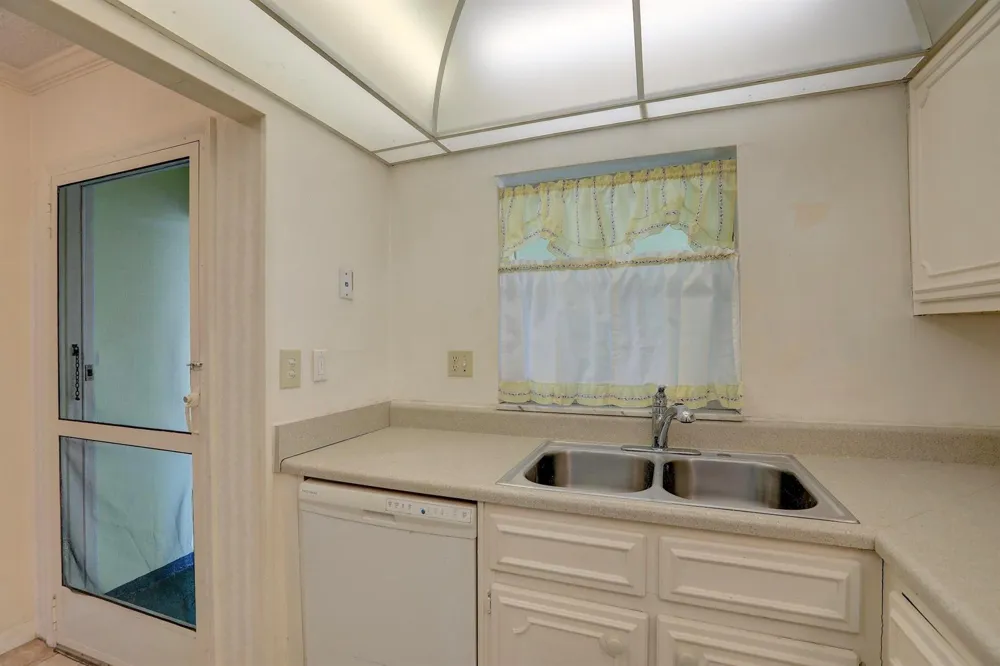 1100 Ponce De Leon Circle #305 Vero Beach, FL 32960