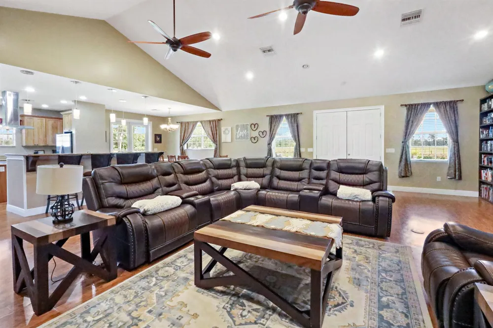 6045 21st Street SW Vero Beach, FL 32968