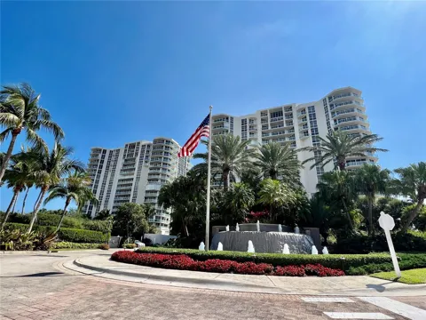 6001 Ocean Drive #706