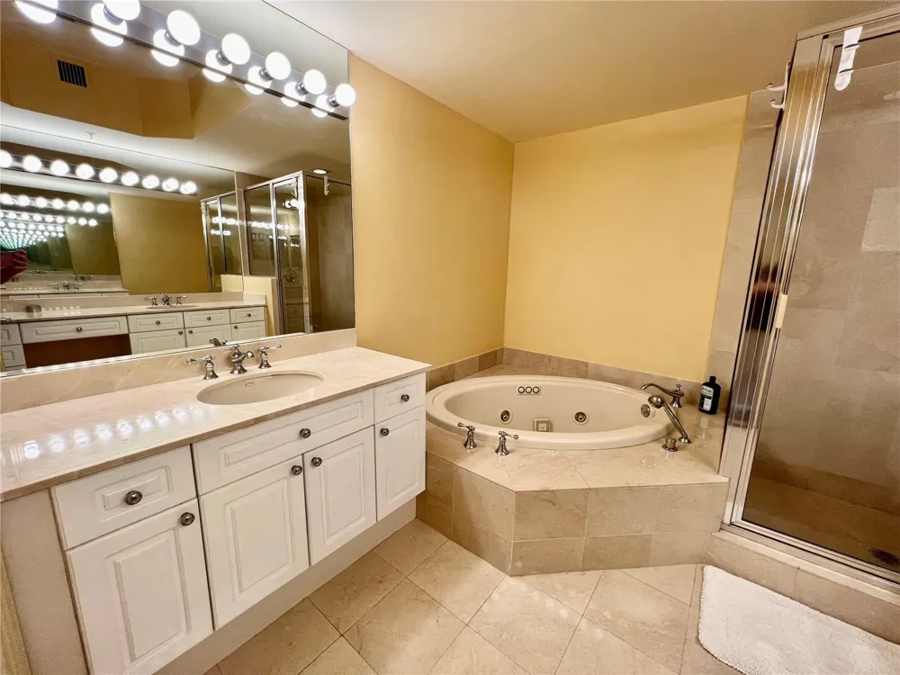 6001 Ocean Drive #706 Hollywood, FL 33019