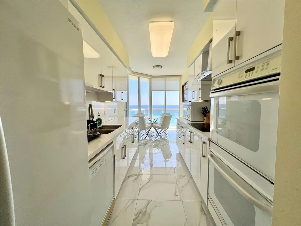 6001 Ocean Drive #706 Hollywood, FL 33019