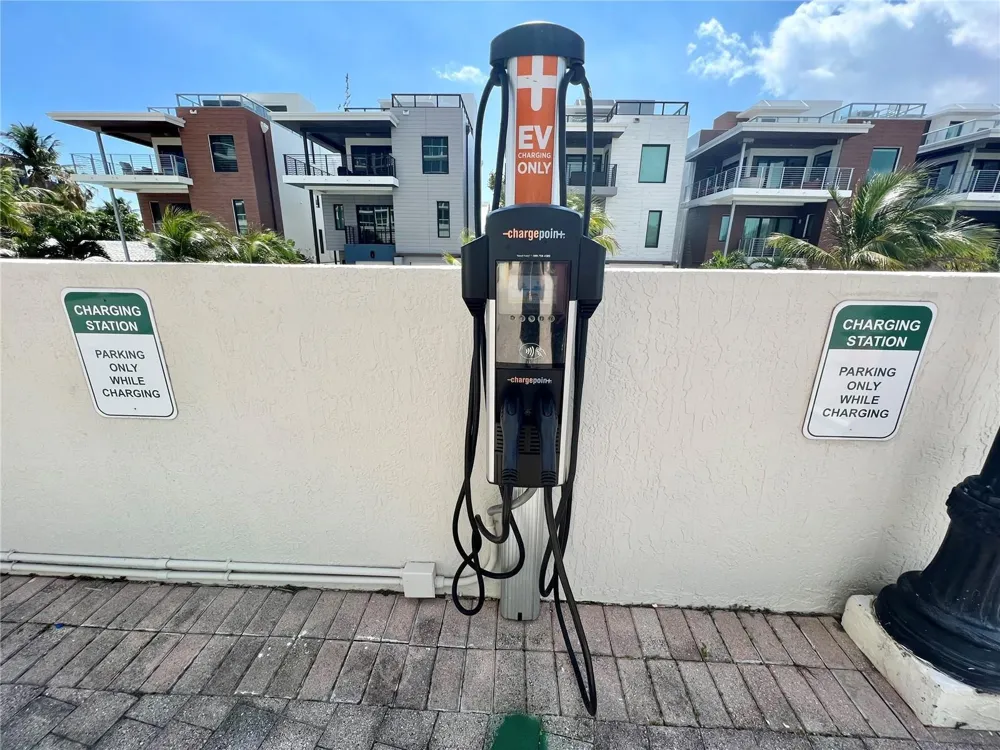 6001 Ocean Drive #706 Hollywood, FL 33019