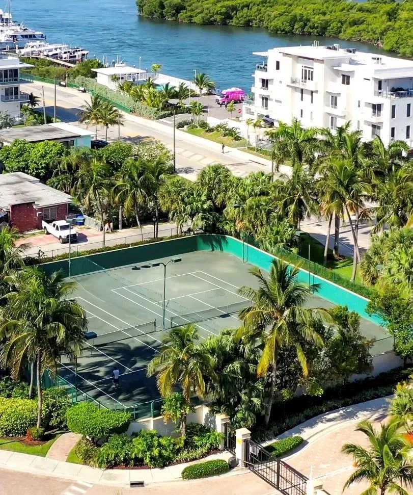 6001 Ocean Drive #706 Hollywood, FL 33019