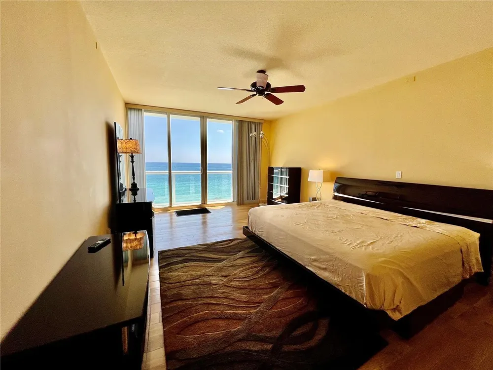 6001 Ocean Drive #706 Hollywood, FL 33019