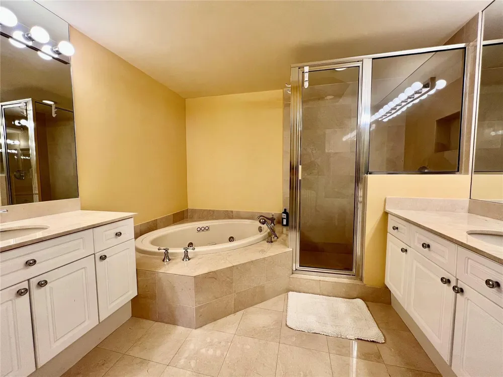 6001 Ocean Drive #706 Hollywood, FL 33019