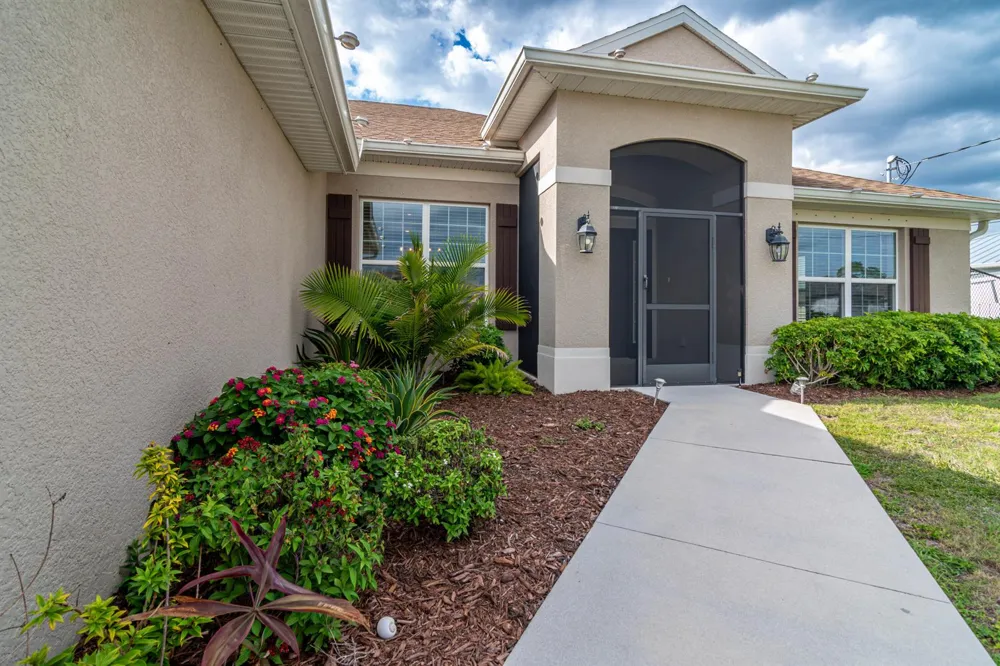 1513 NE 43rd Terrace Cape Coral, FL 33909