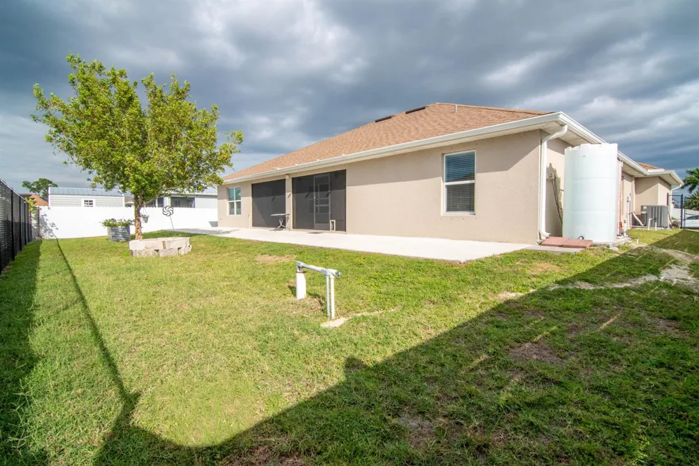 1513 NE 43rd Terrace Cape Coral, FL 33909