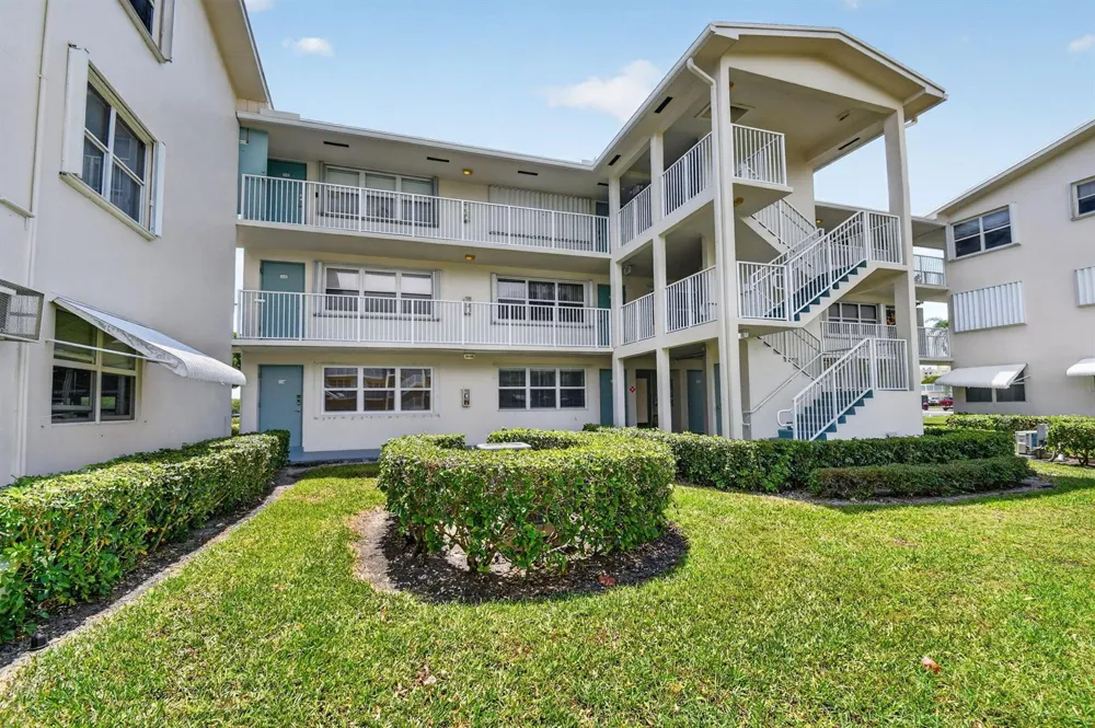 370 Horizon Street E #107 Boynton Beach, FL 33435