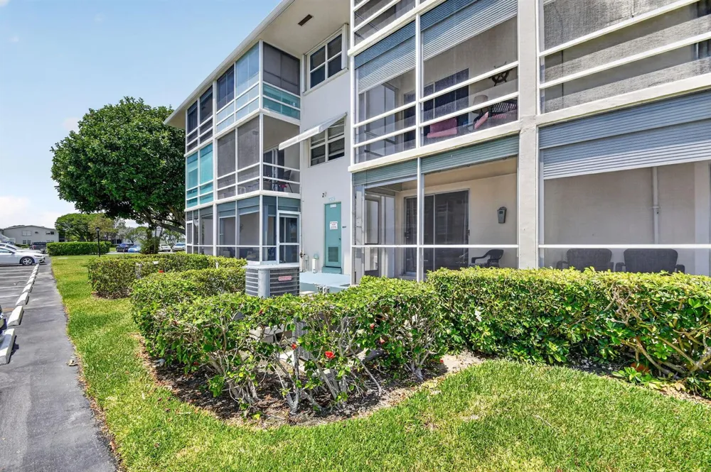 370 Horizon Street E #107 Boynton Beach, FL 33435