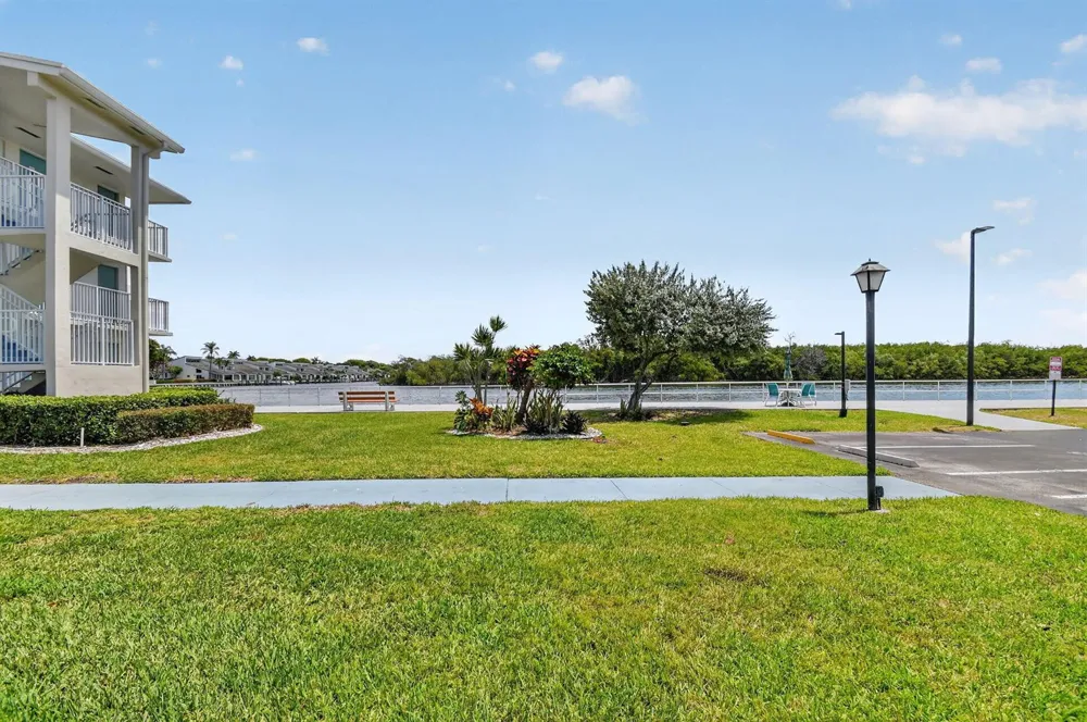370 Horizon Street E #107 Boynton Beach, FL 33435