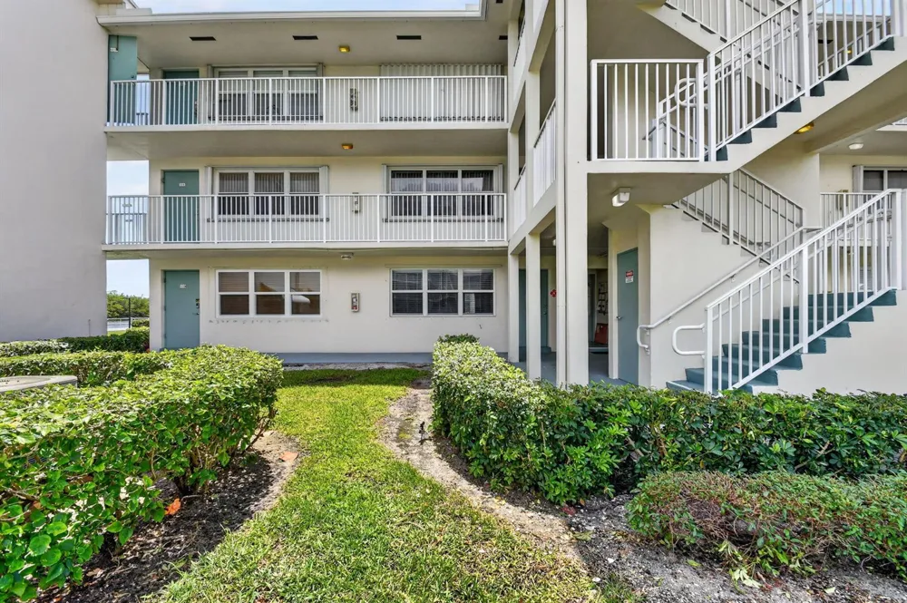 370 Horizon Street E #107 Boynton Beach, FL 33435