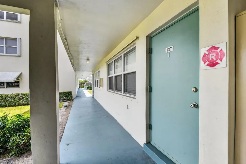 370 Horizon Street E #107 Boynton Beach, FL 33435