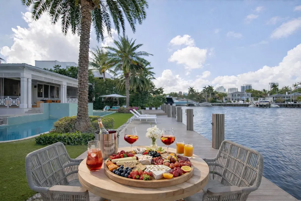 1605 SE 9th Street Fort Lauderdale, FL 33316