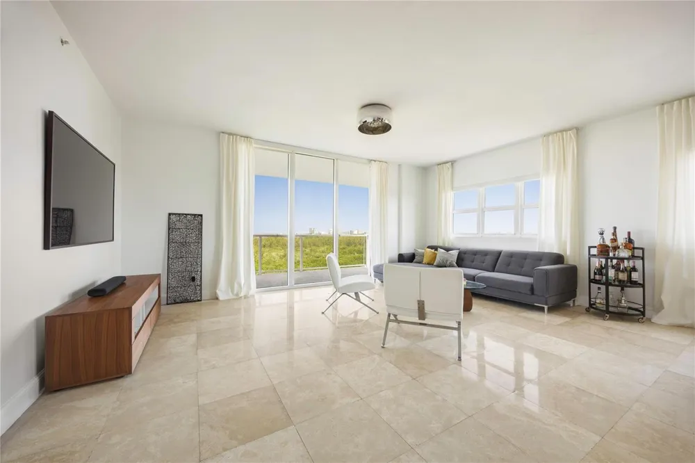 14951 Royal Oaks Lane #1109 North Miami, FL 33181