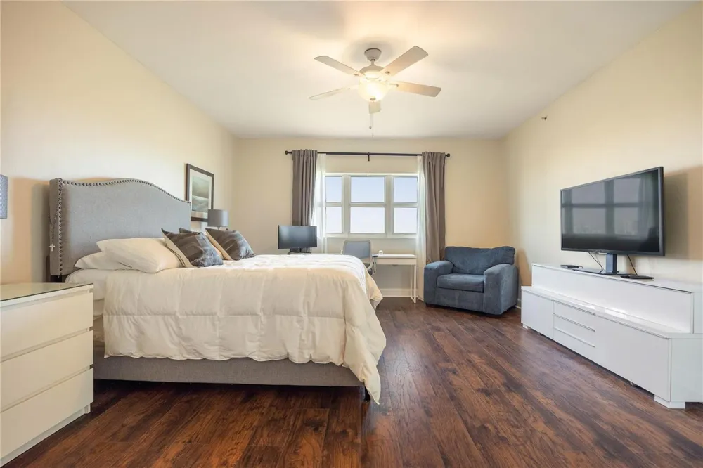 14951 Royal Oaks Lane #1109 North Miami, FL 33181