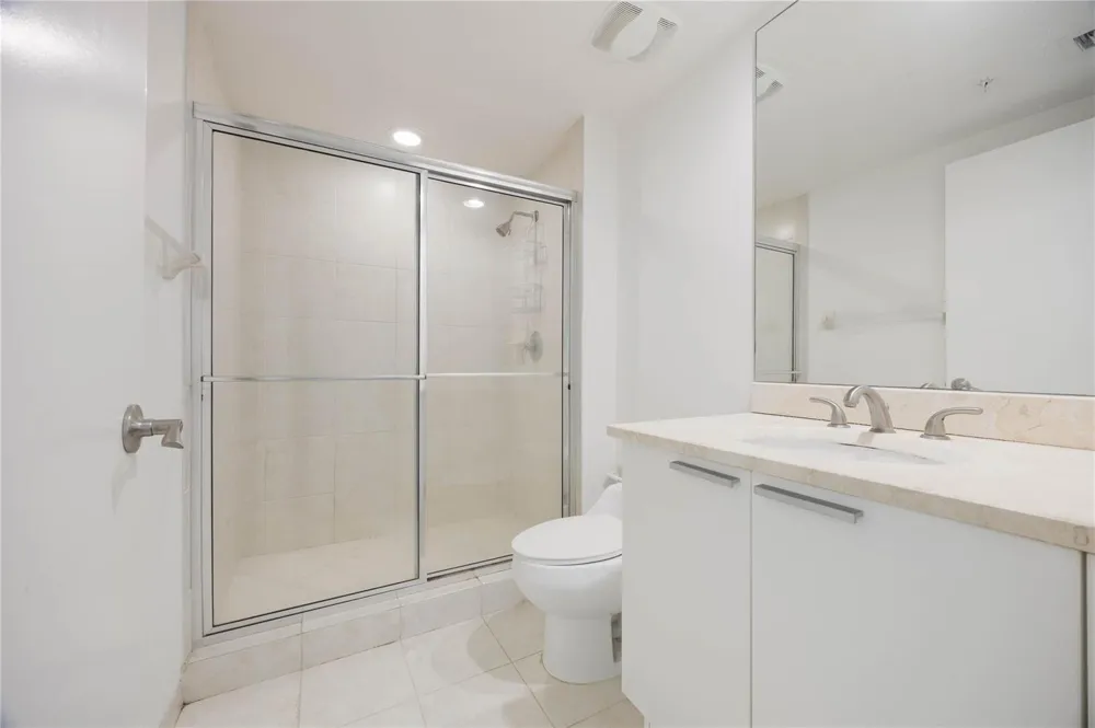 14951 Royal Oaks Lane #1109 North Miami, FL 33181