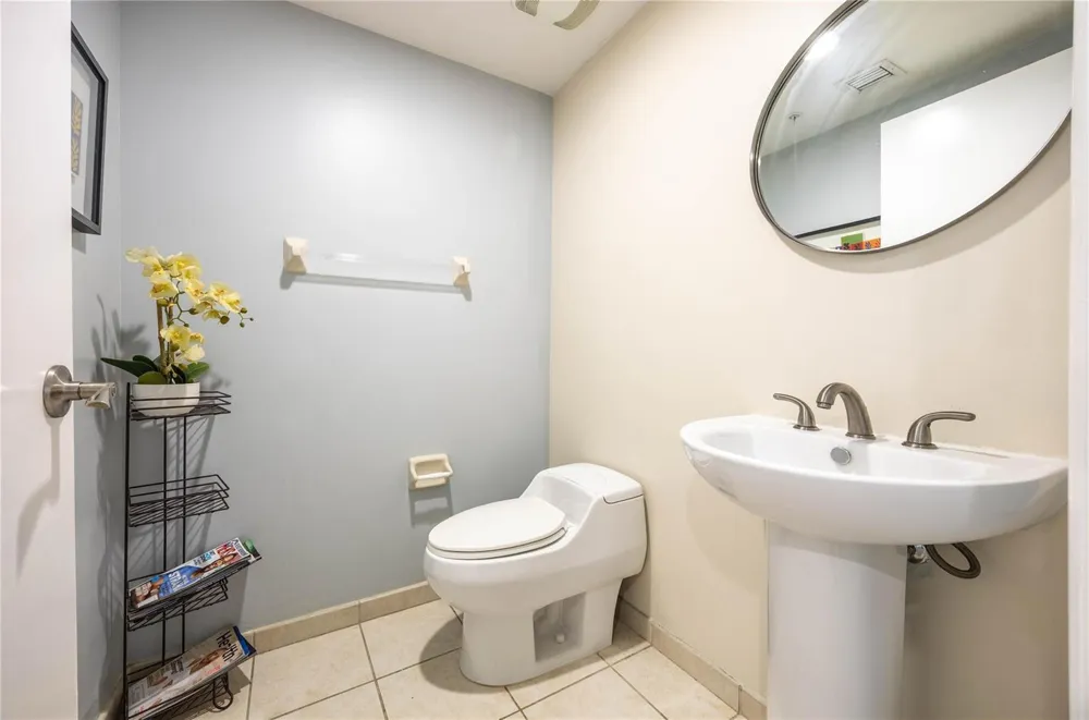 14951 Royal Oaks Lane #1109 North Miami, FL 33181