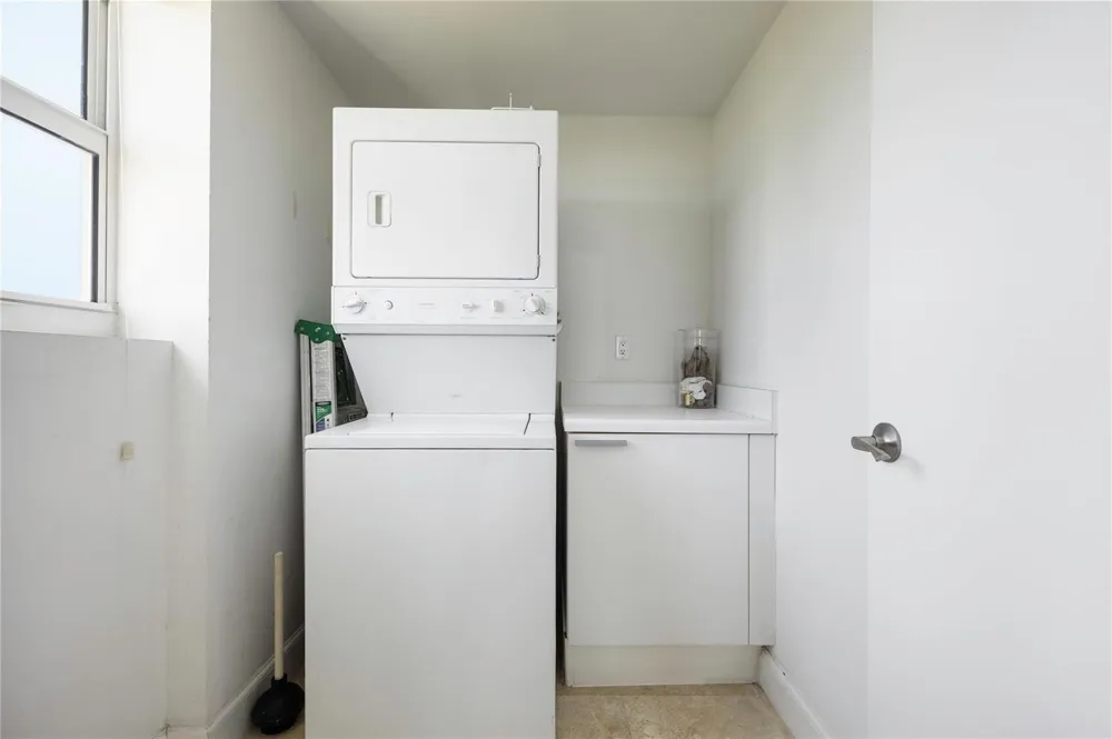 14951 Royal Oaks Lane #1109 North Miami, FL 33181