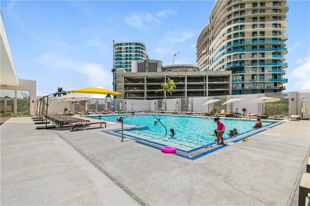 14951 Royal Oaks Lane #1109 North Miami, FL 33181