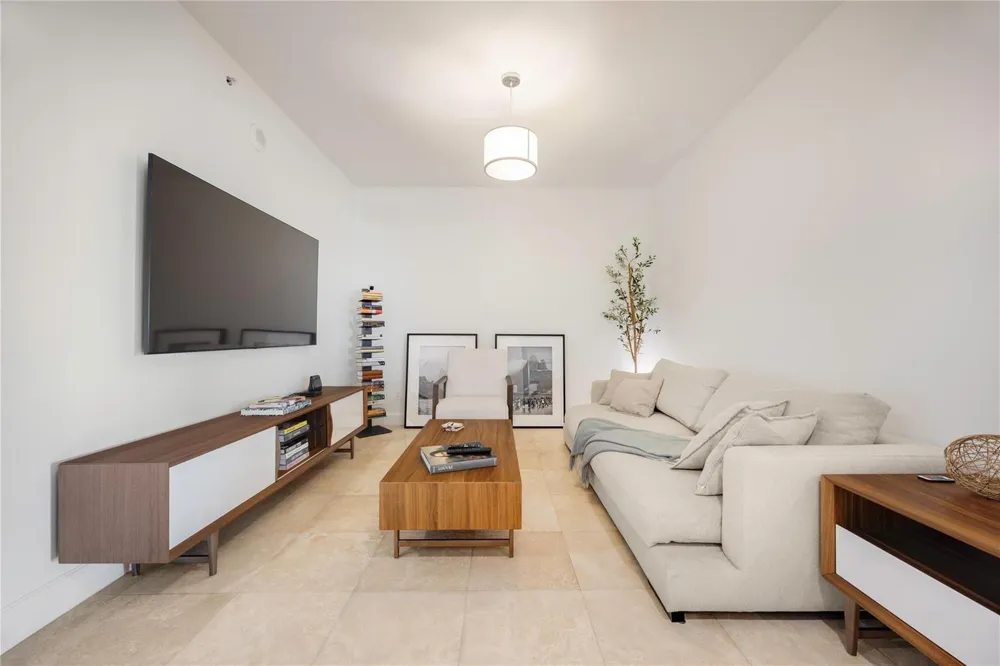 14951 Royal Oaks Lane #1109 North Miami, FL 33181