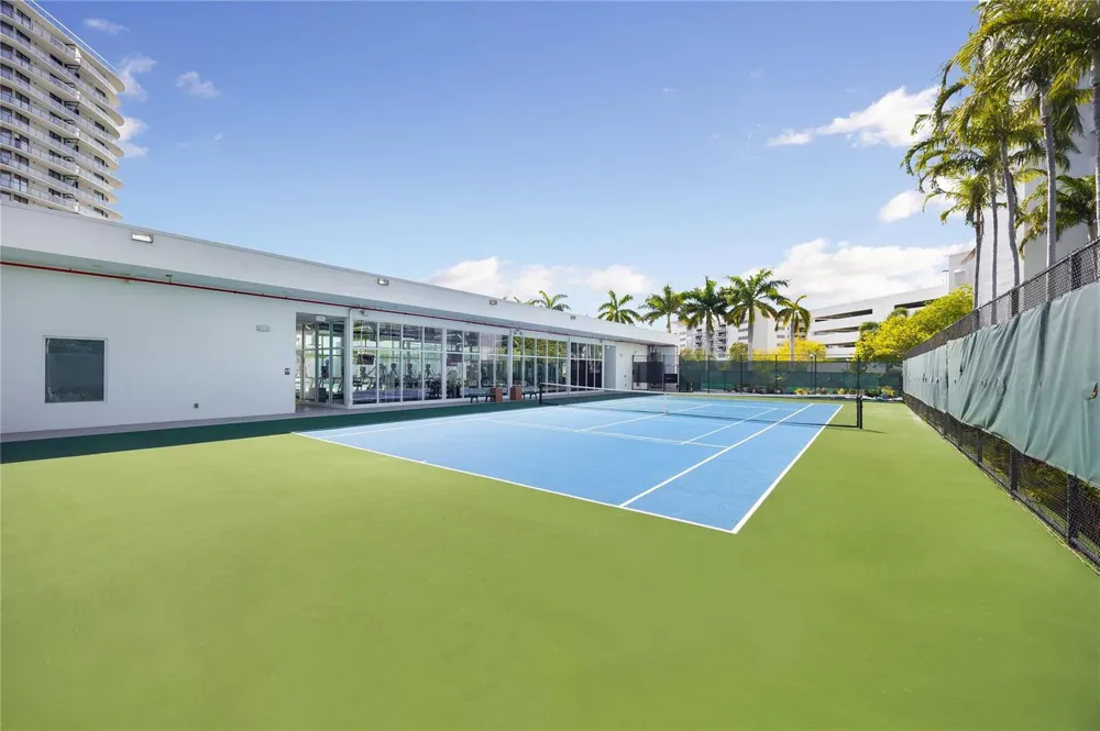 14951 Royal Oaks Lane #1109 North Miami, FL 33181