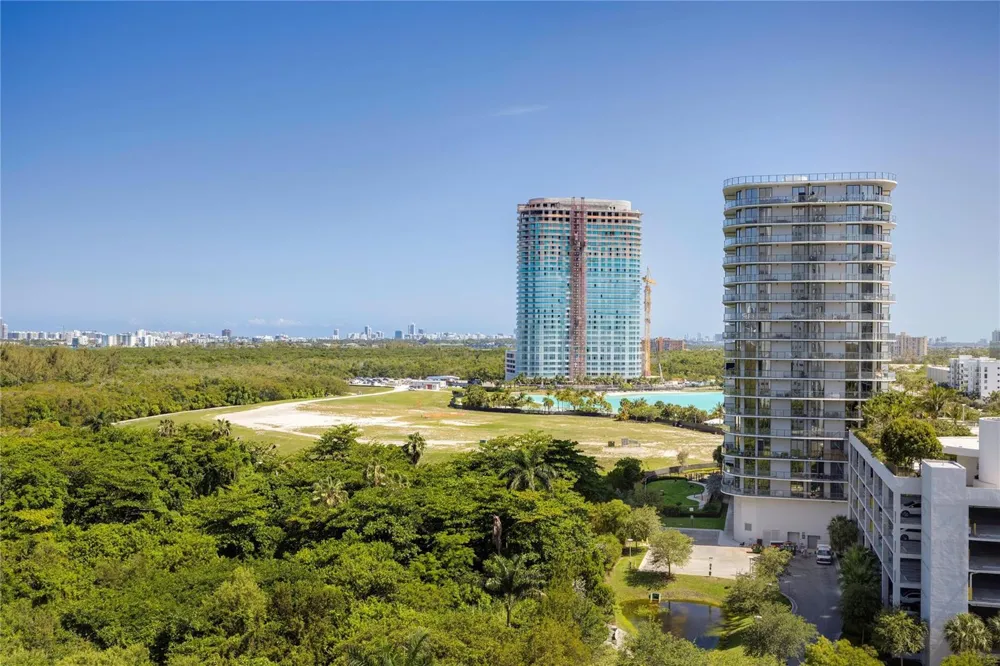14951 Royal Oaks Lane #1109 North Miami, FL 33181