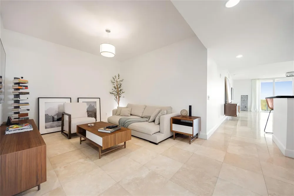 14951 Royal Oaks Lane #1109 North Miami, FL 33181