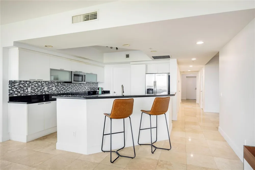 14951 Royal Oaks Lane #1109 North Miami, FL 33181