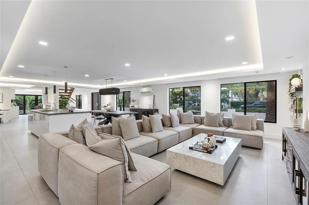 500 NE 14th Avenue Fort Lauderdale, FL 33301