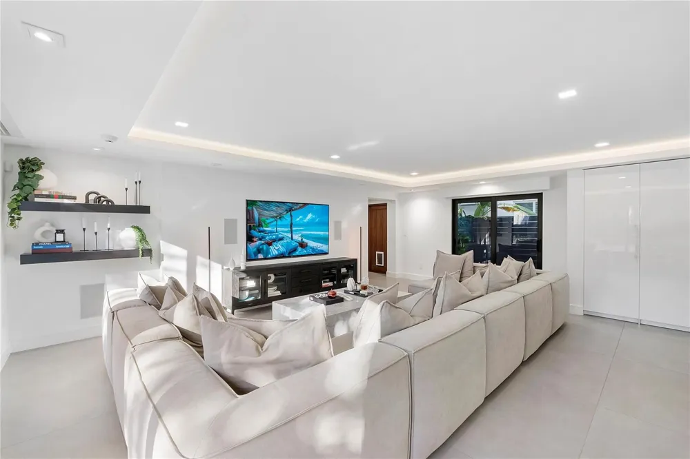 500 NE 14th Avenue Fort Lauderdale, FL 33301