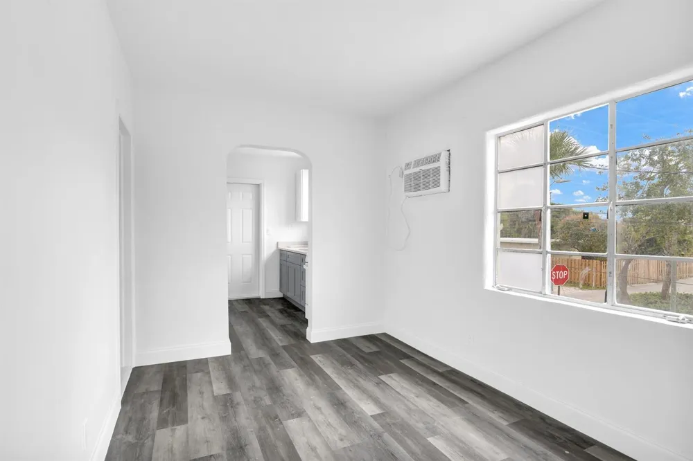 820 Dixie Highway #4 