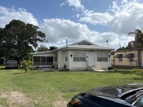 522 E Ventura Avenue