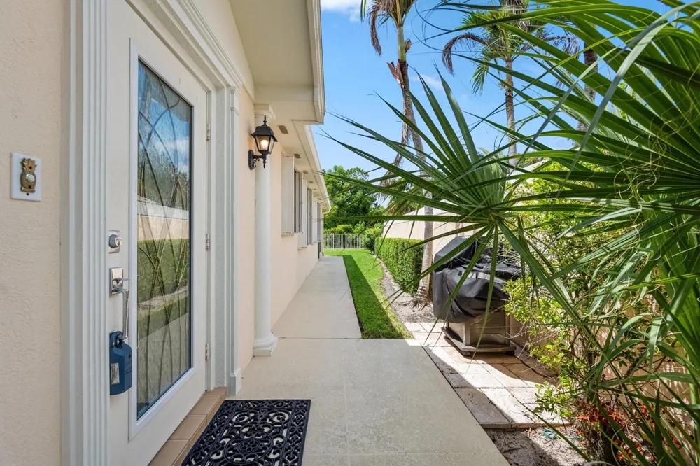 8558 SE Retreat Drive Hobe Sound, FL 33455