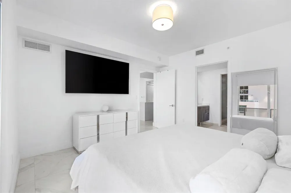 488 NE 18th Street #905 Miami, FL 33132