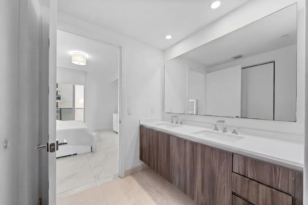 488 NE 18th Street #905 Miami, FL 33132