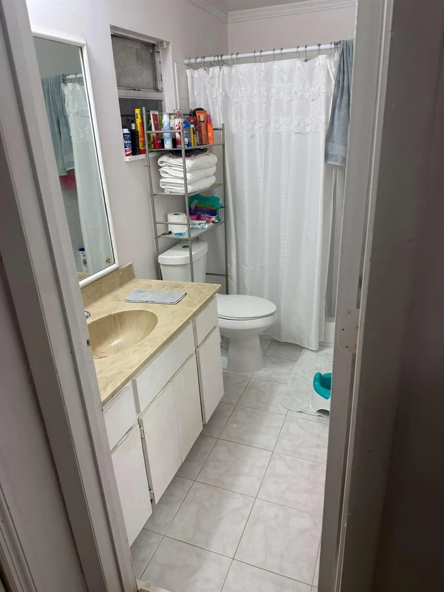 4403 Anna Lane Palm Springs, FL 33406