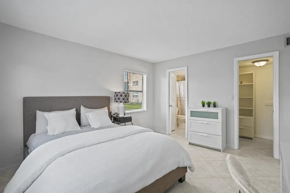 2781 Pine Island Road #112 Sunrise, FL 33322