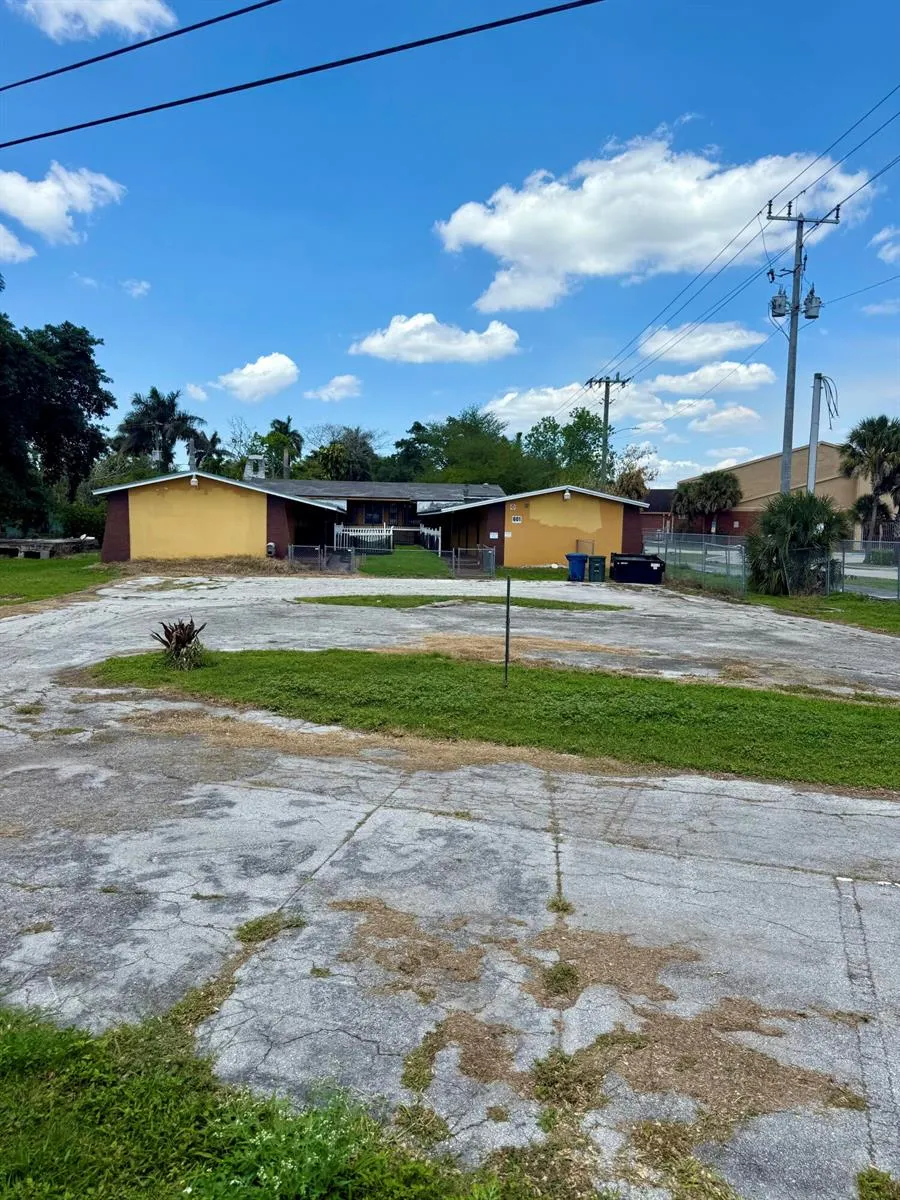 601 W Canal St Street Belle Glade, FL 33430