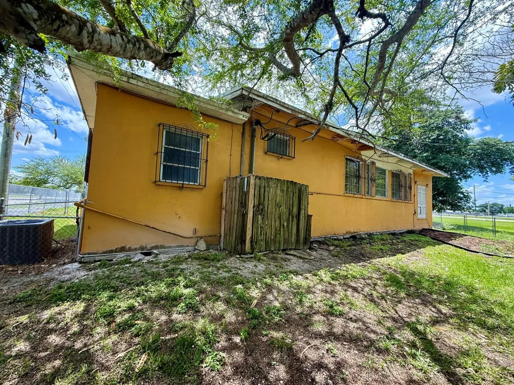 601 W Canal St Street Belle Glade, FL 33430
