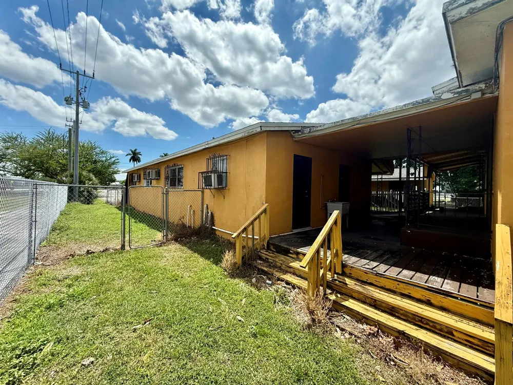 601 W Canal St Street Belle Glade, FL 33430