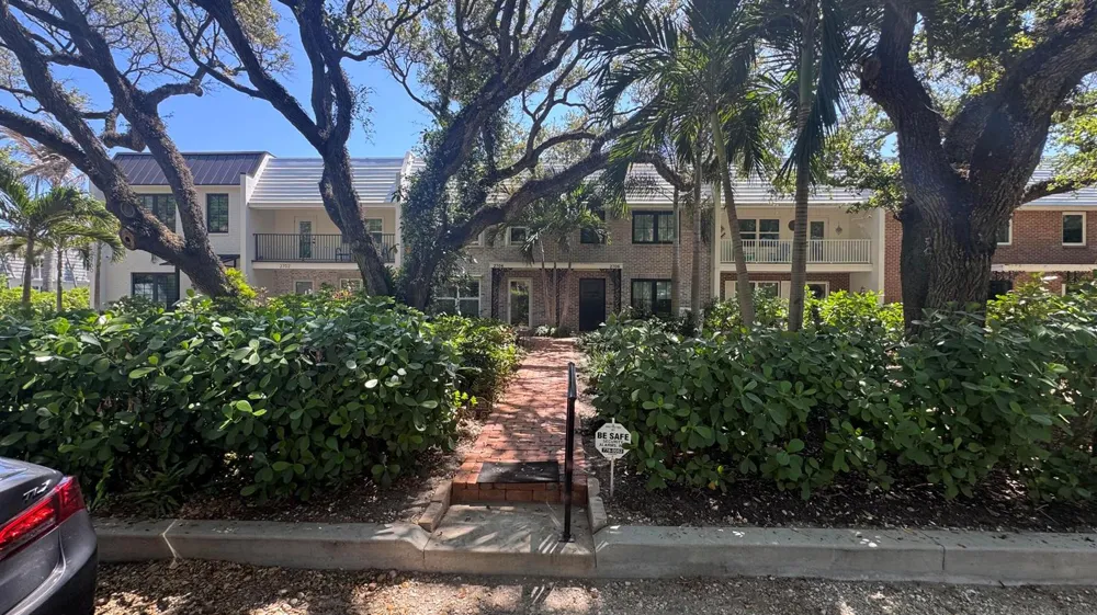 2704 Cardinal Drive Vero Beach, FL 32963