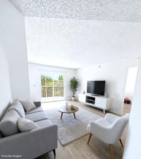 1516 SE Royal Green Circle #202
